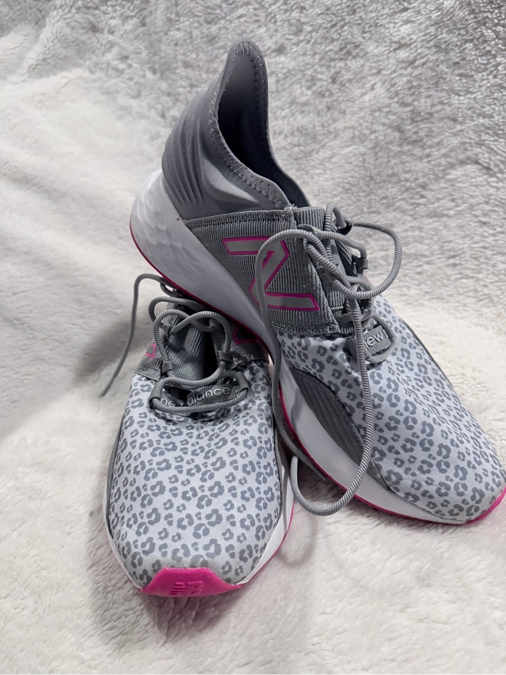 New Balance Fresh Foam Roav Big Kid Moon Dust Pink Leopard (women size 7.5)